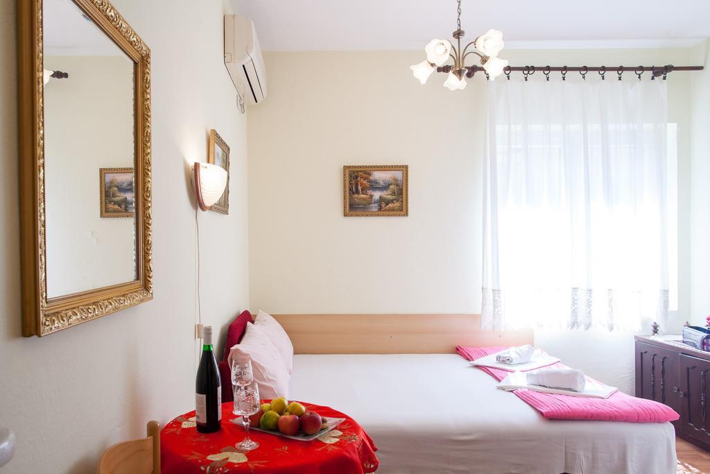 Apartments & Rooms Jelka Kotor Bagian luar foto