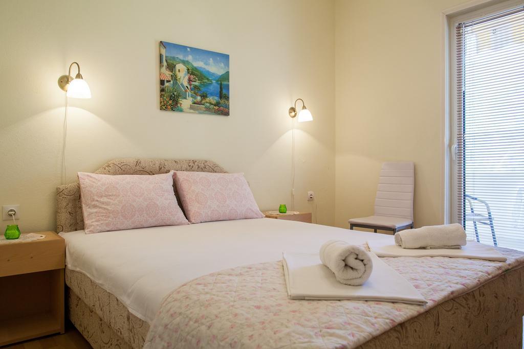 Apartments & Rooms Jelka Kotor Bagian luar foto