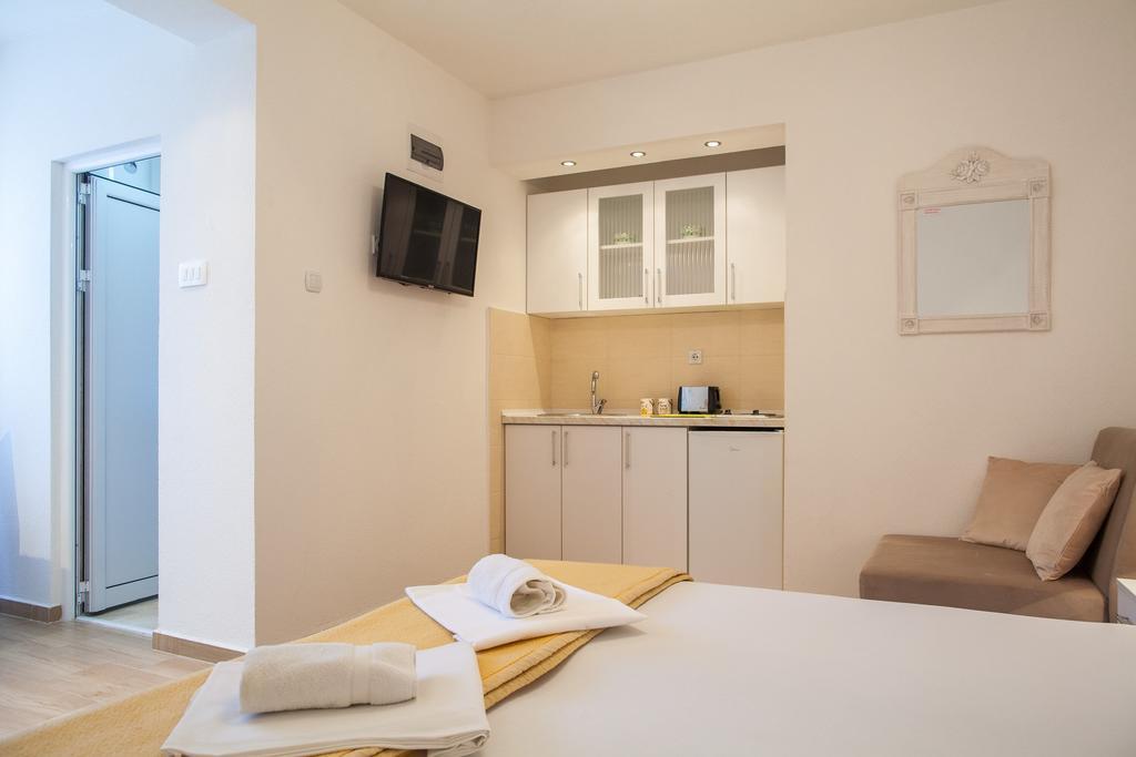Apartments & Rooms Jelka Kotor Bagian luar foto