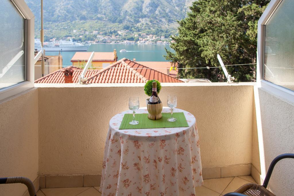 Apartments & Rooms Jelka Kotor Bagian luar foto