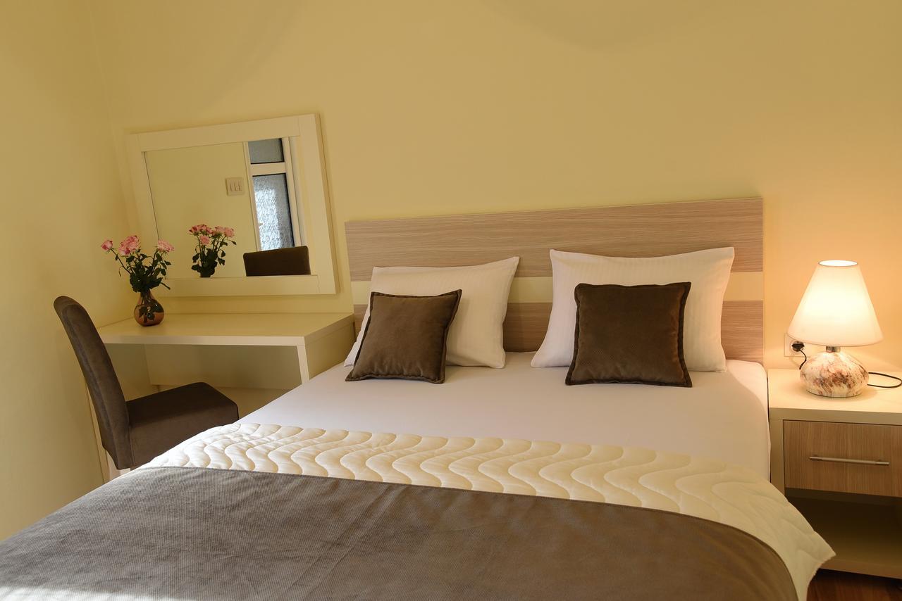 Apartments & Rooms Jelka Kotor Bagian luar foto