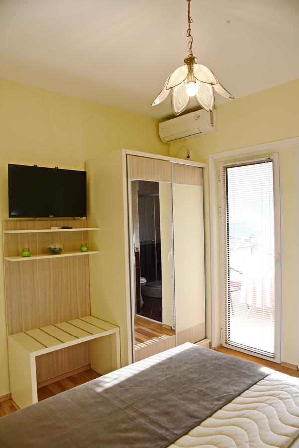 Apartments & Rooms Jelka Kotor Bagian luar foto