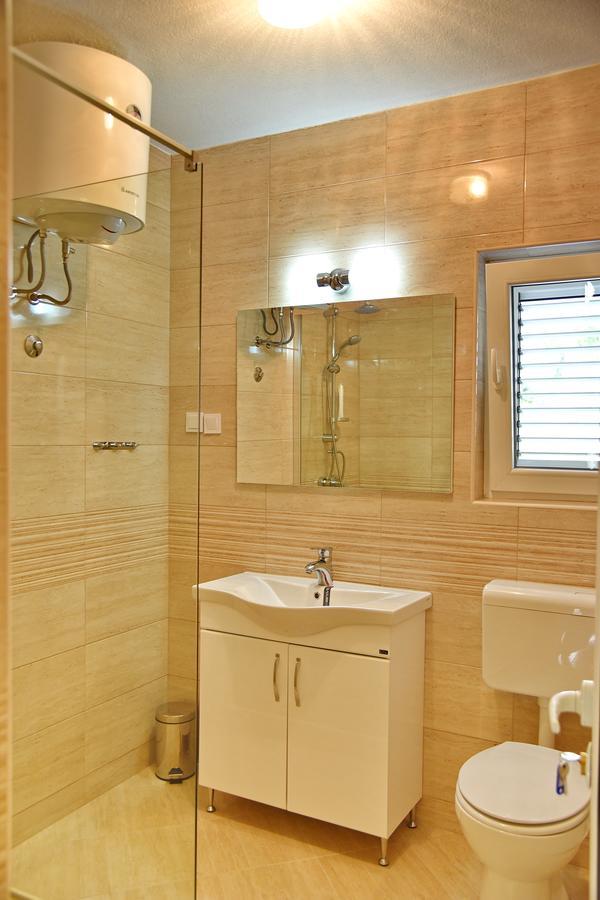 Apartments & Rooms Jelka Kotor Bagian luar foto