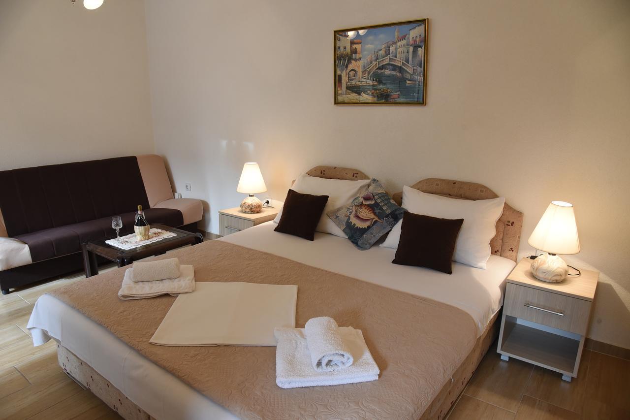 Apartments & Rooms Jelka Kotor Bagian luar foto